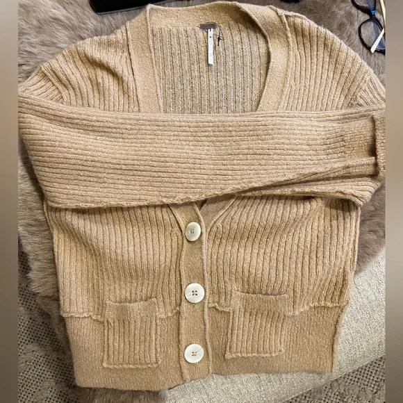 New Free People Mimosa V neck button cropped wool cardigan. - Picture 5 of 9